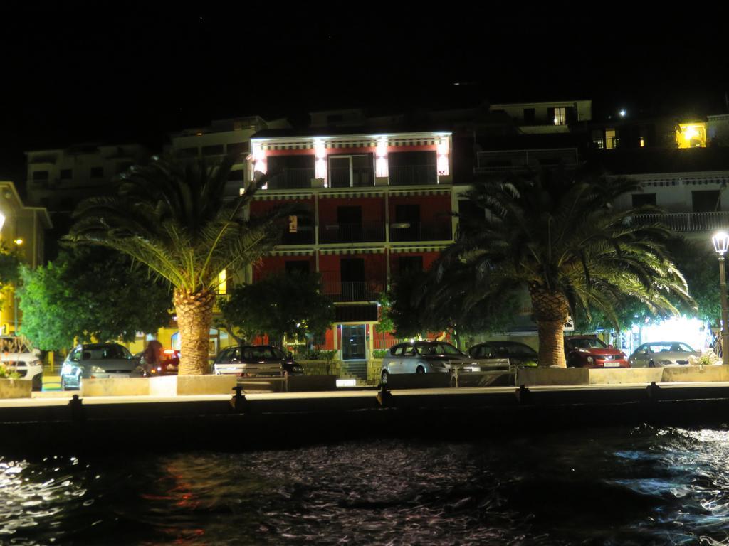 Casa Rosada Hotel Podgora Luaran gambar